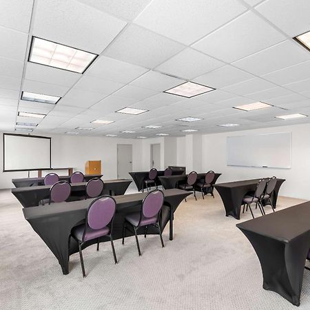 Comfort Suites Austin Airport Bagian luar foto