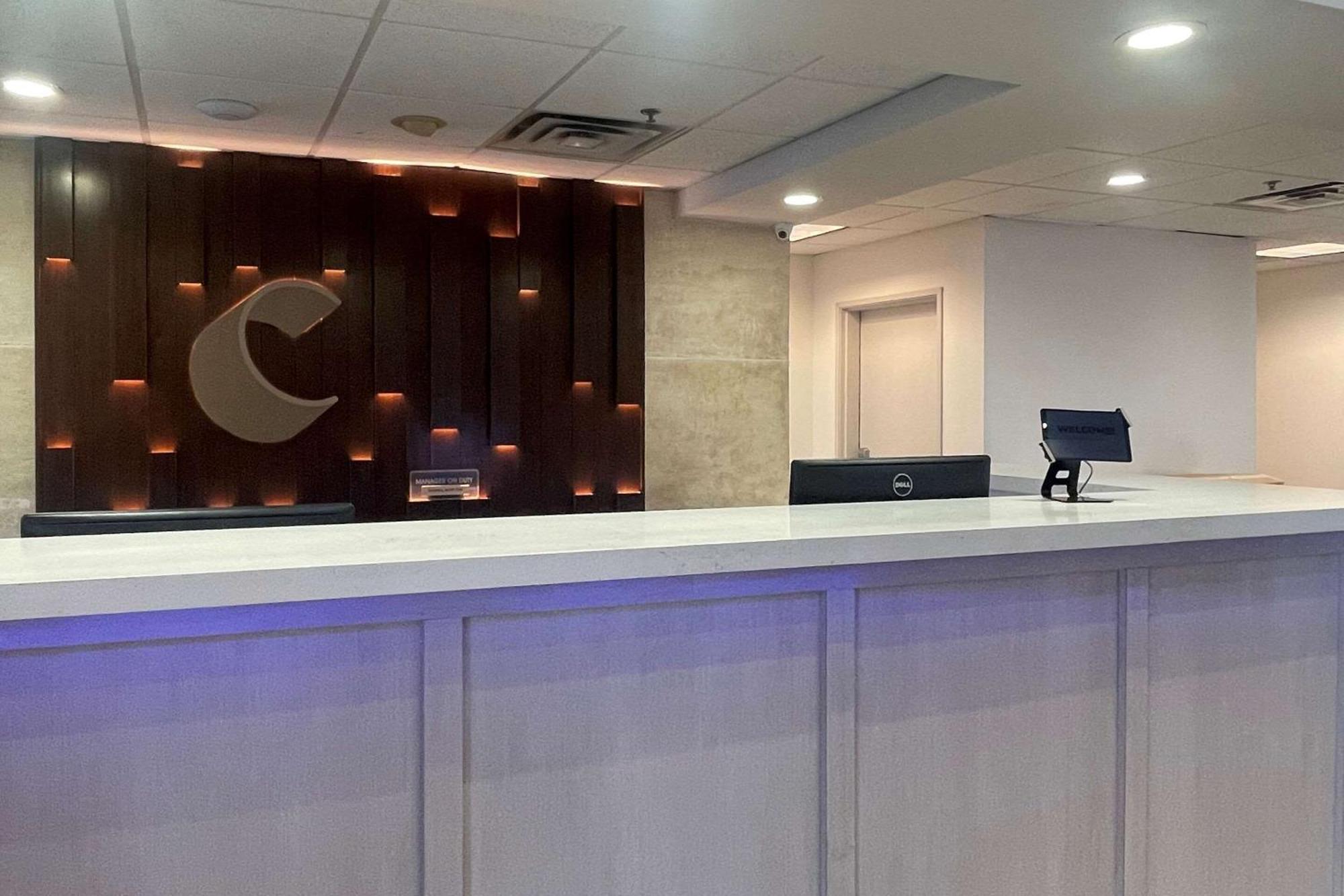 Comfort Suites Austin Airport Bagian luar foto