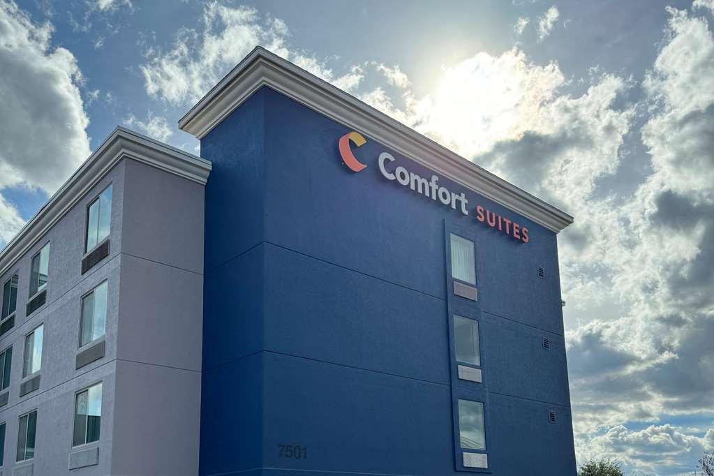 Comfort Suites Austin Airport Bagian luar foto