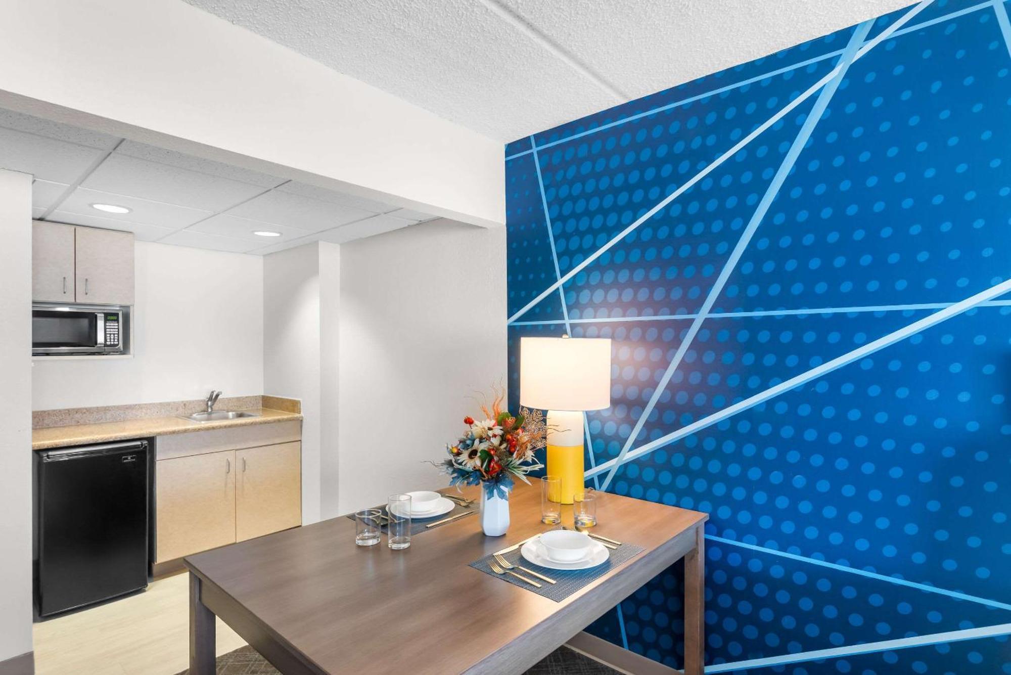 Comfort Suites Austin Airport Bagian luar foto