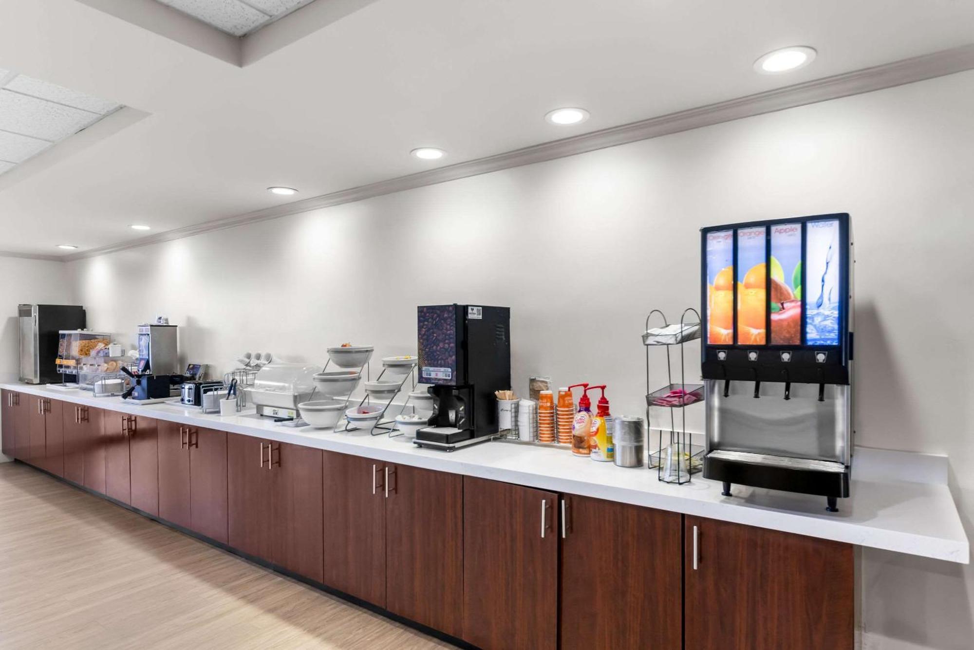 Comfort Suites Austin Airport Bagian luar foto