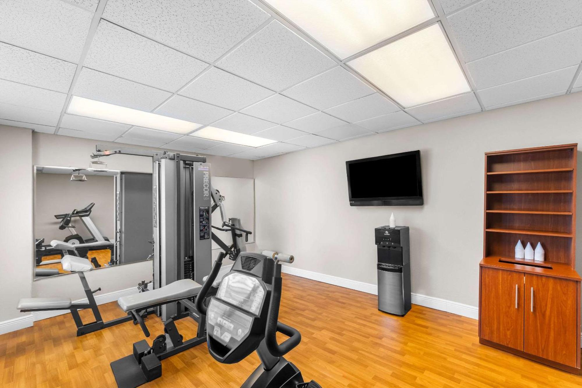 Comfort Suites Austin Airport Bagian luar foto