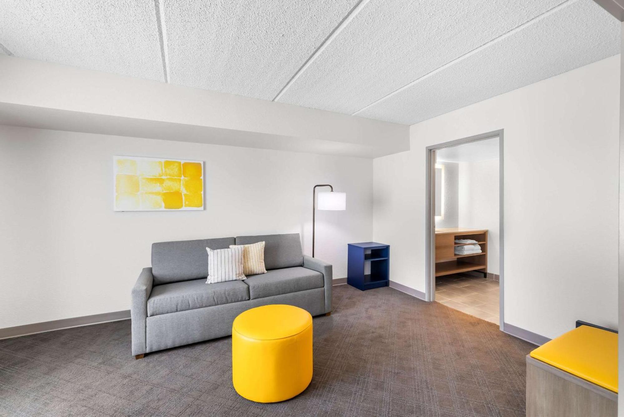 Comfort Suites Austin Airport Bagian luar foto