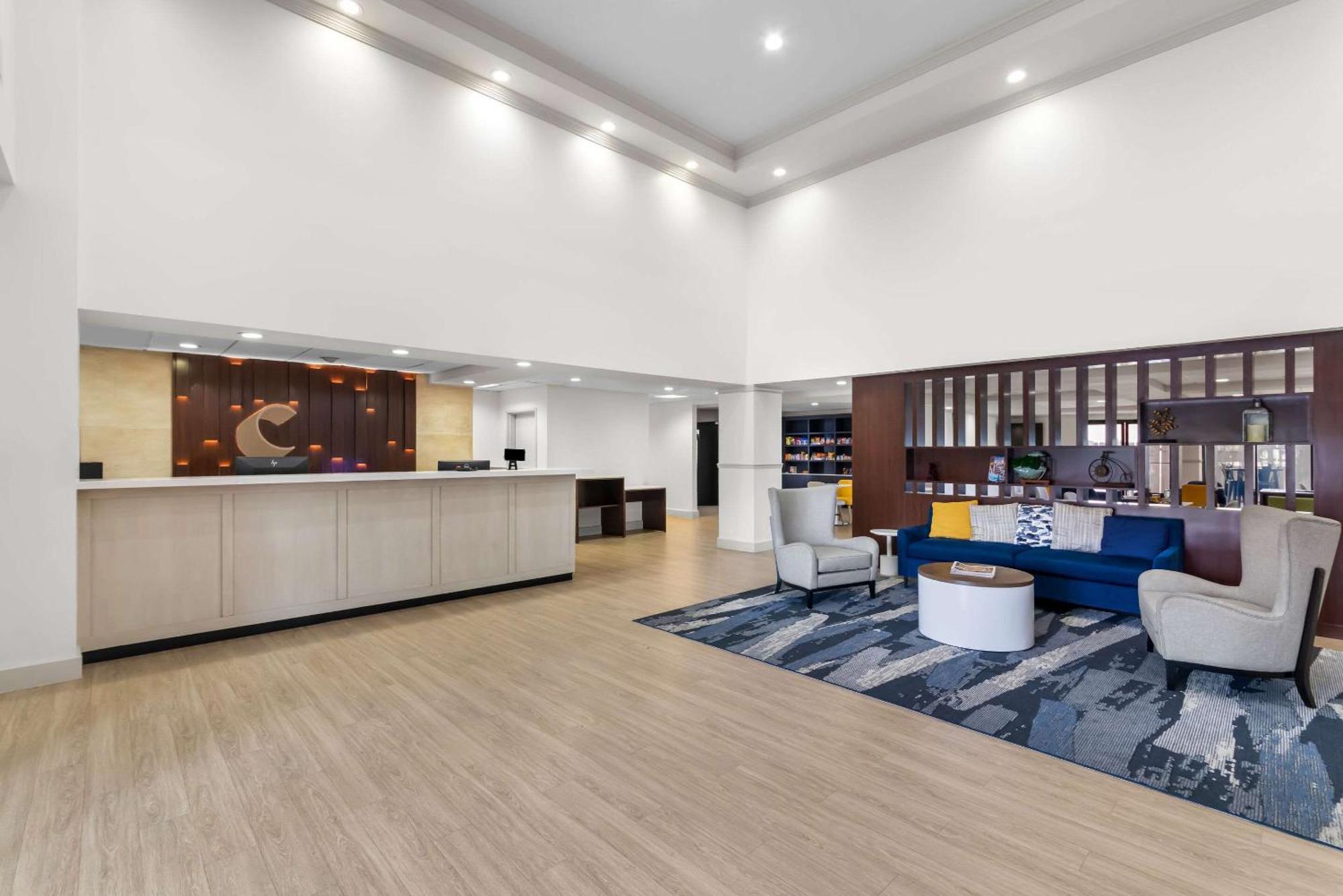 Comfort Suites Austin Airport Bagian luar foto