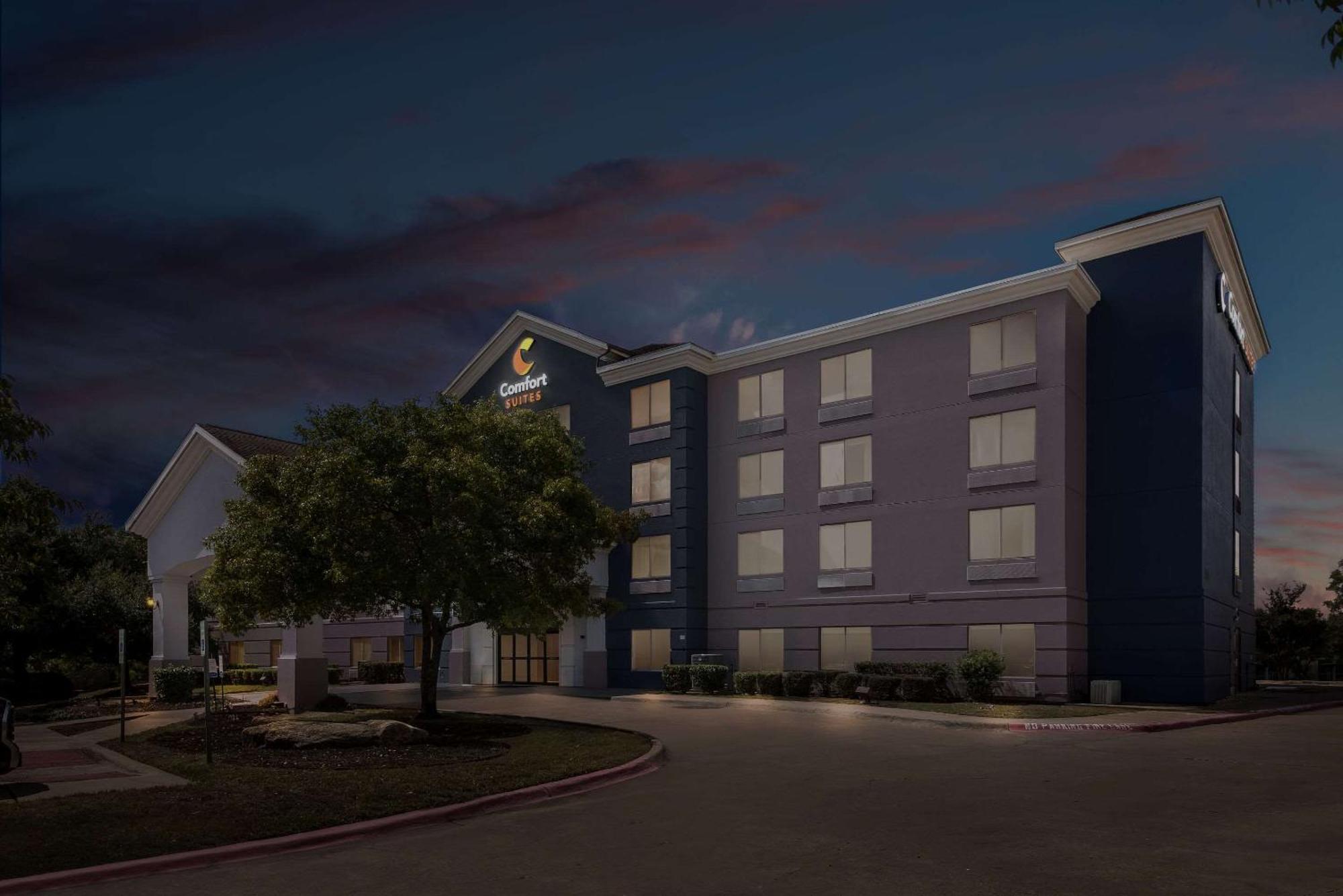 Comfort Suites Austin Airport Bagian luar foto