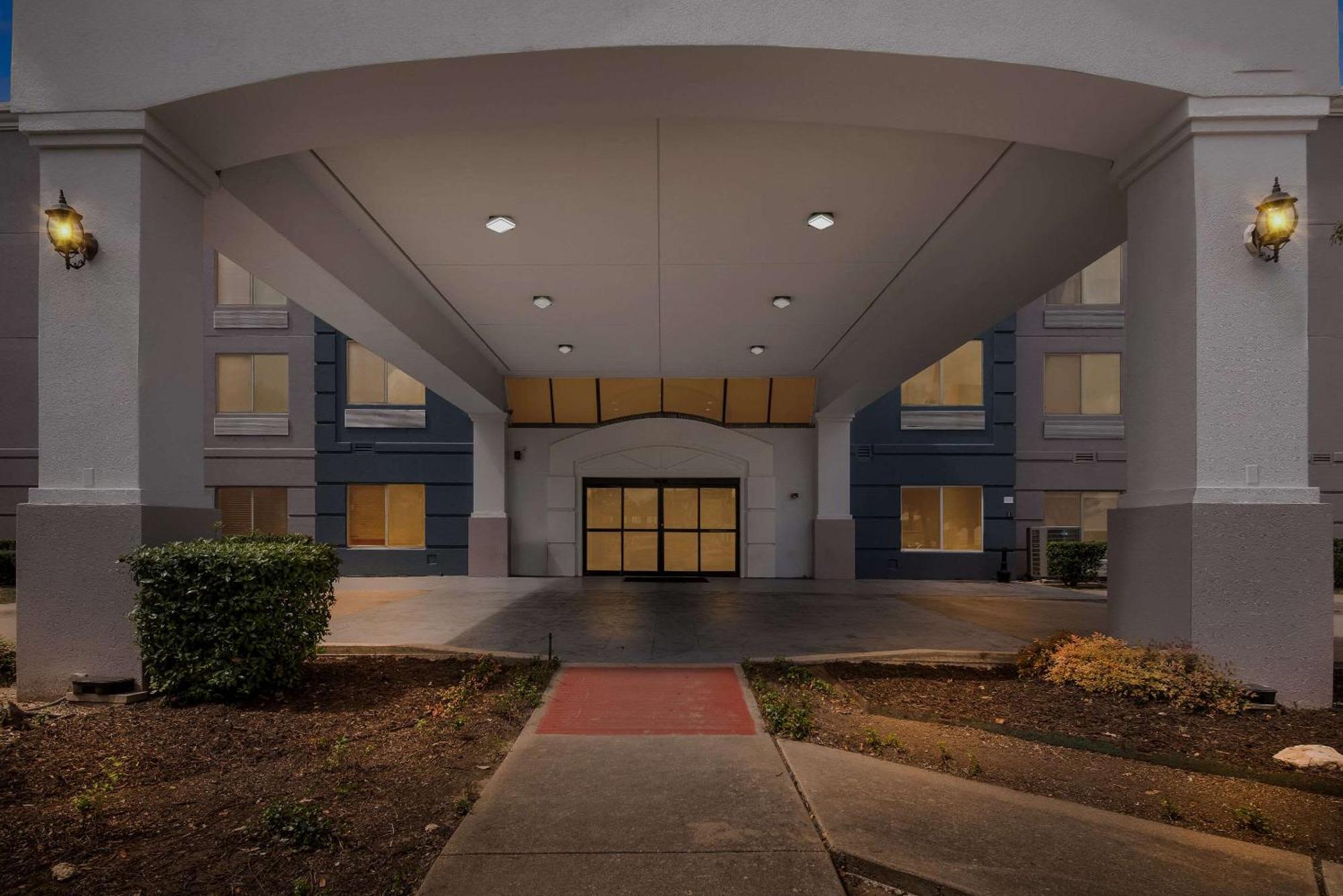 Comfort Suites Austin Airport Bagian luar foto