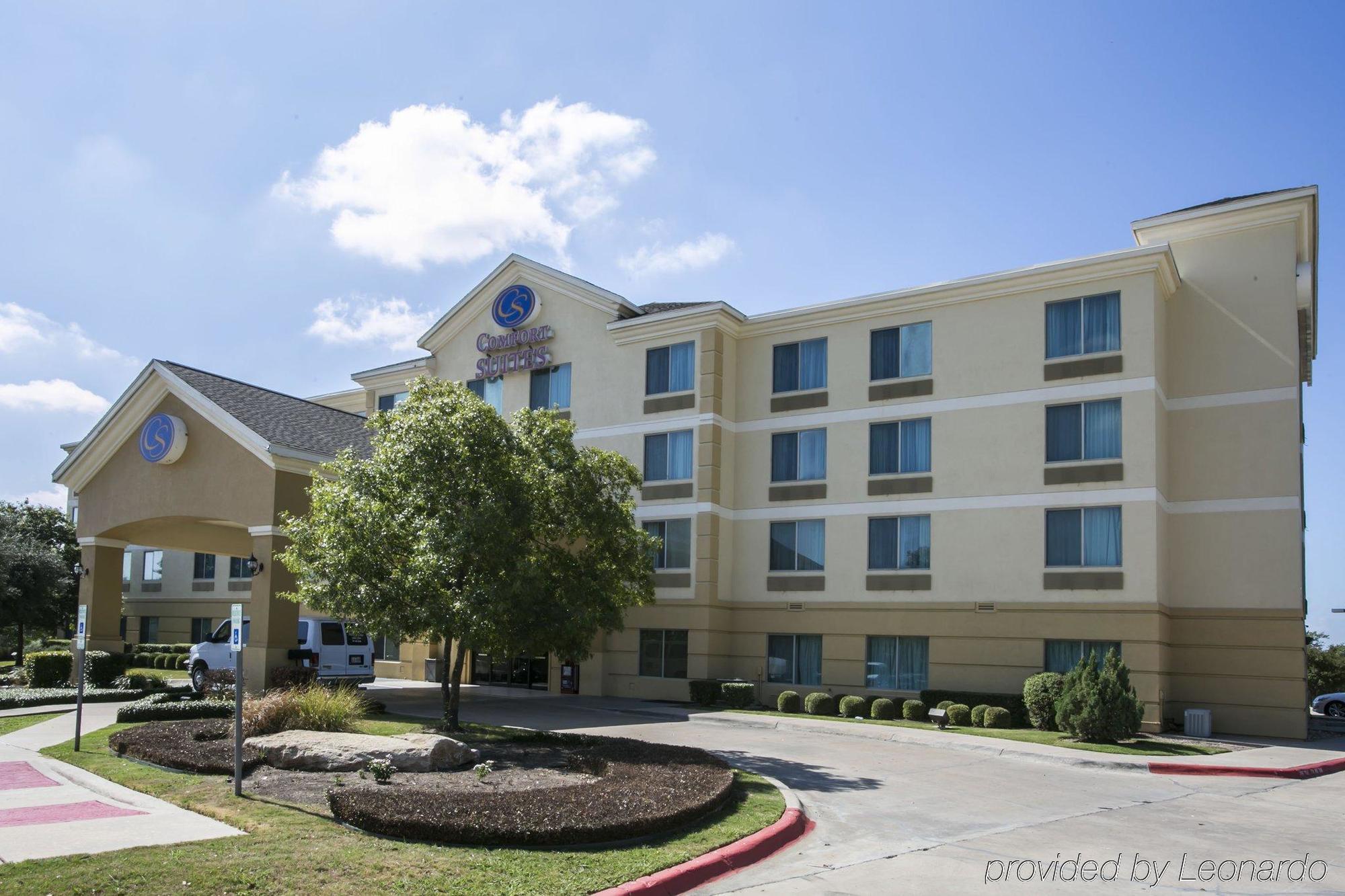 Comfort Suites Austin Airport Bagian luar foto