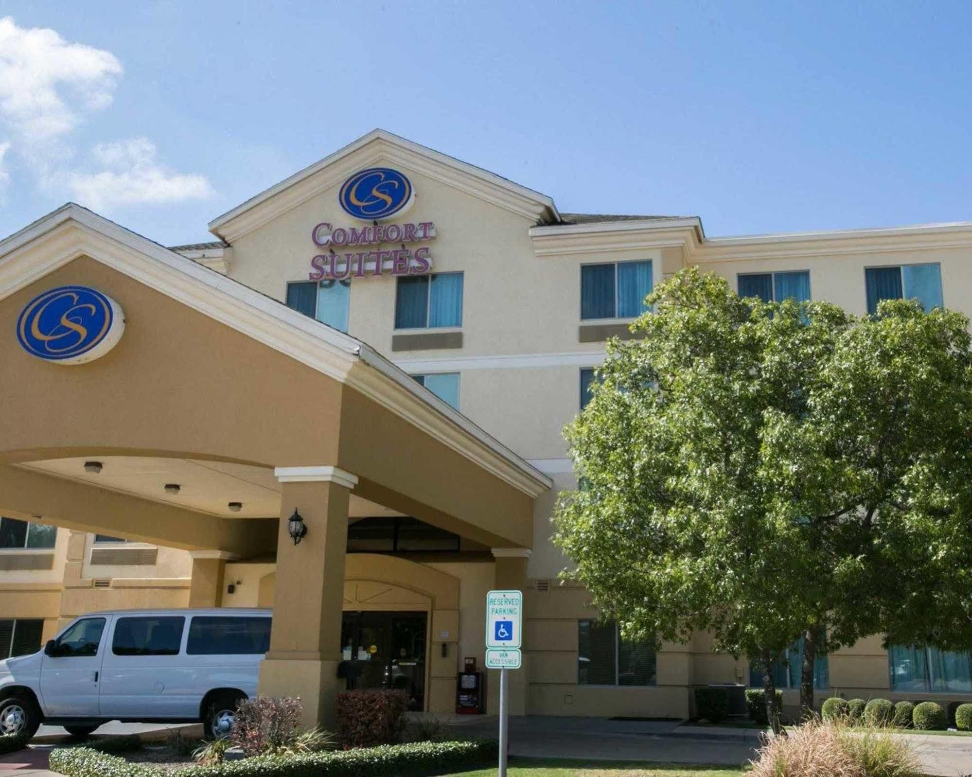 Comfort Suites Austin Airport Bagian luar foto