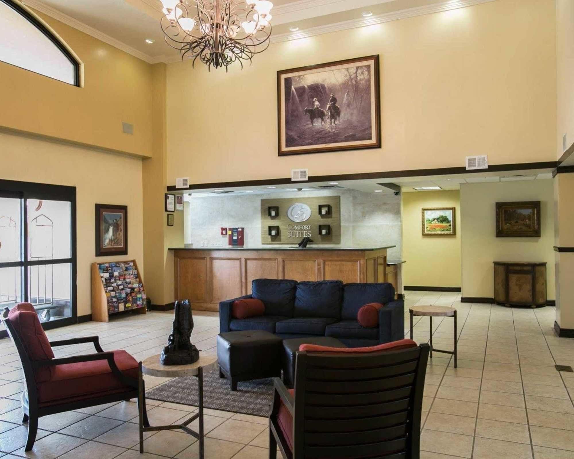 Comfort Suites Austin Airport Bagian luar foto