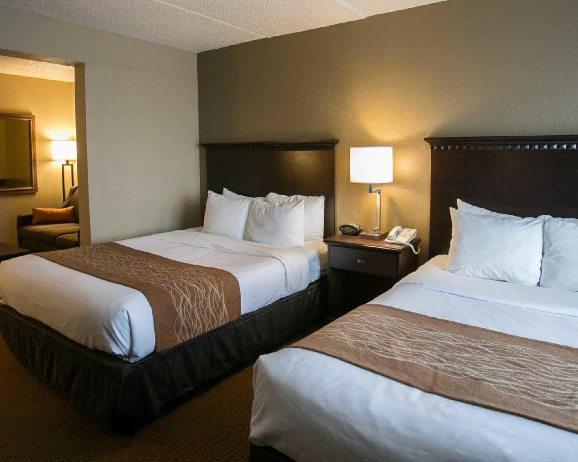 Comfort Suites Austin Airport Bagian luar foto